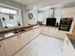 Kitchen- click for photo gallery